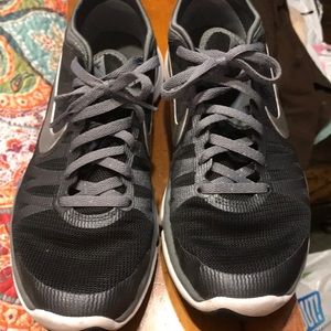 Women’s Nike tennis shoes